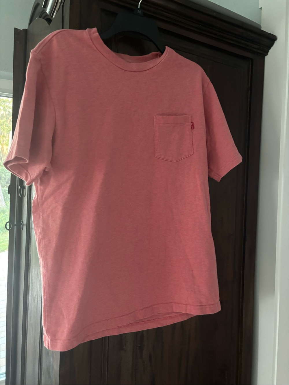 Supreme Short-Sleeve Pocket Tee in Faded Coral Pink size L